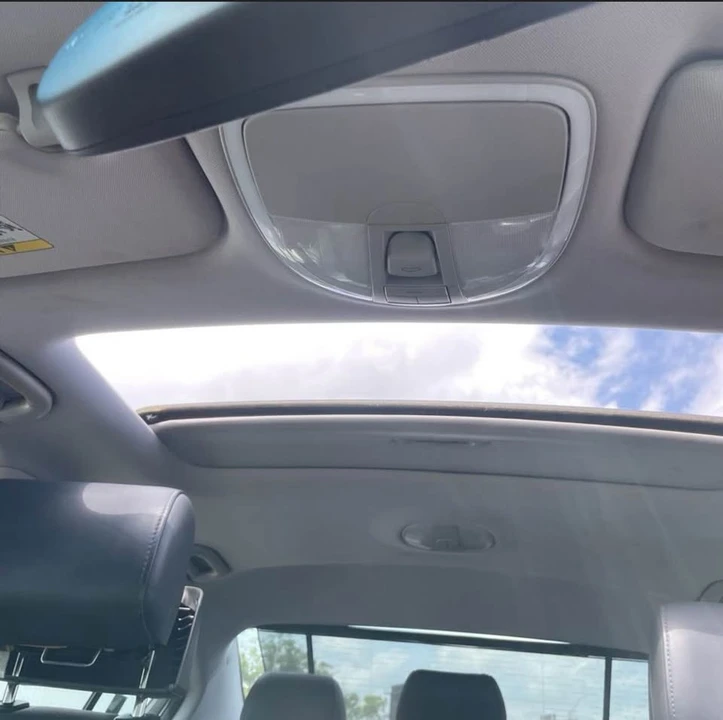 2011 Hyundai Genesis - Image 14 of 17