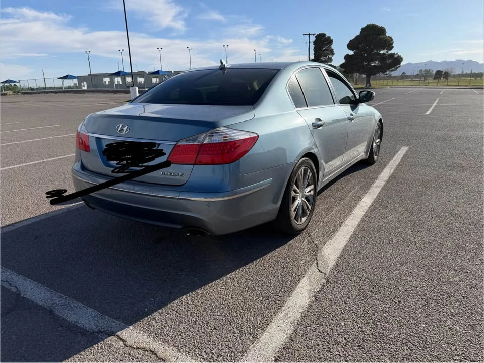 2011 Hyundai Genesis - Image 5 of 10