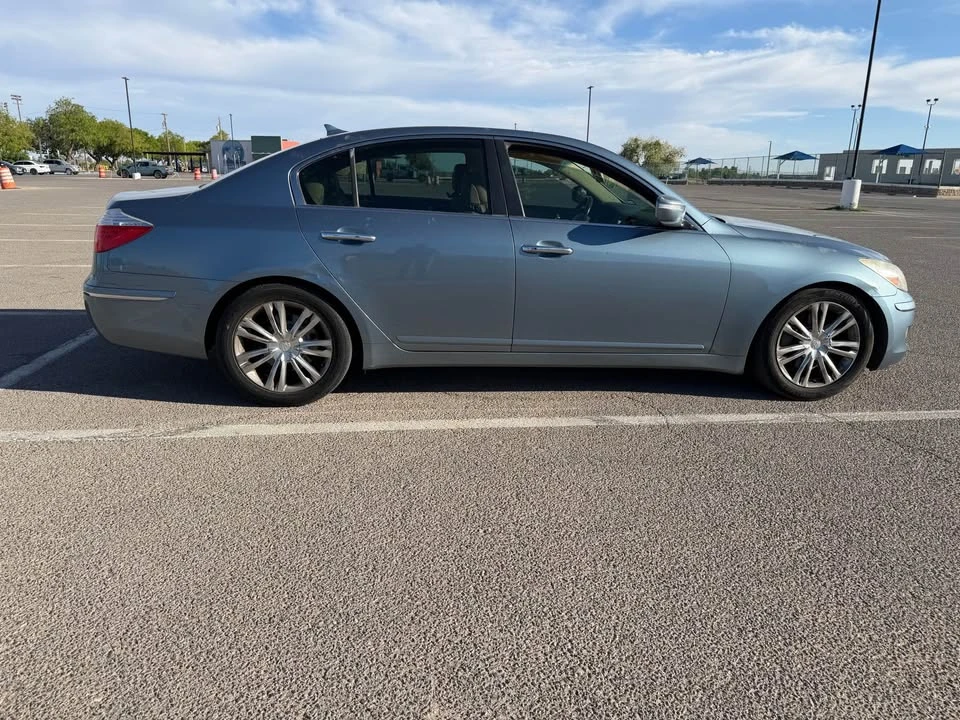 2011 Hyundai Genesis - Image 7 of 10