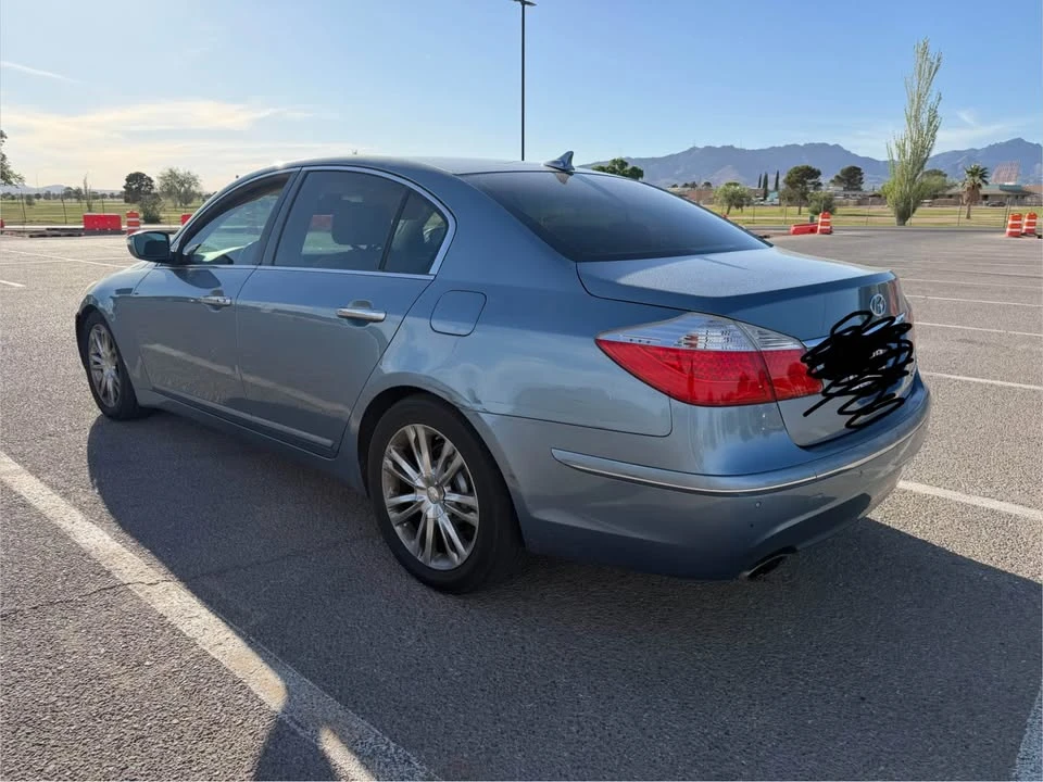 2011 Hyundai Genesis - Image 4 of 10