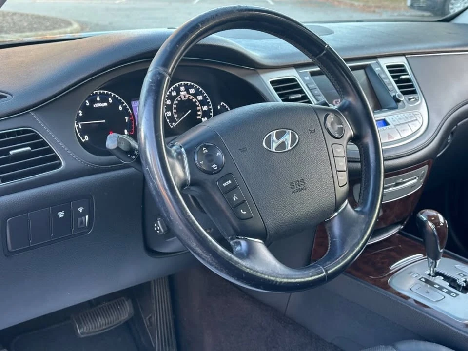 2011 Hyundai Genesis - Image 12 of 20