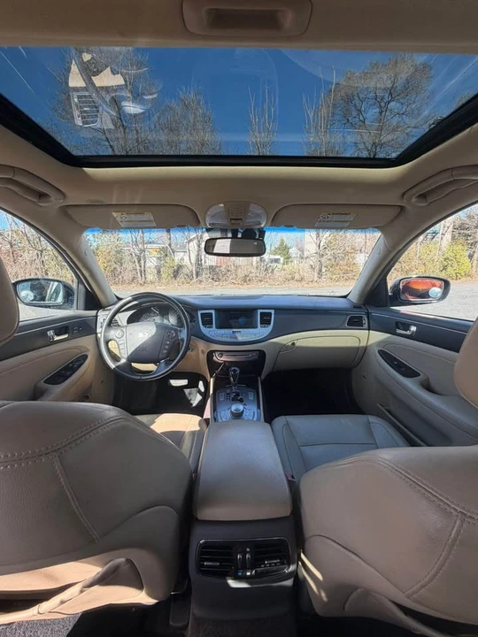 2011 Hyundai Genesis - Image 5 of 15