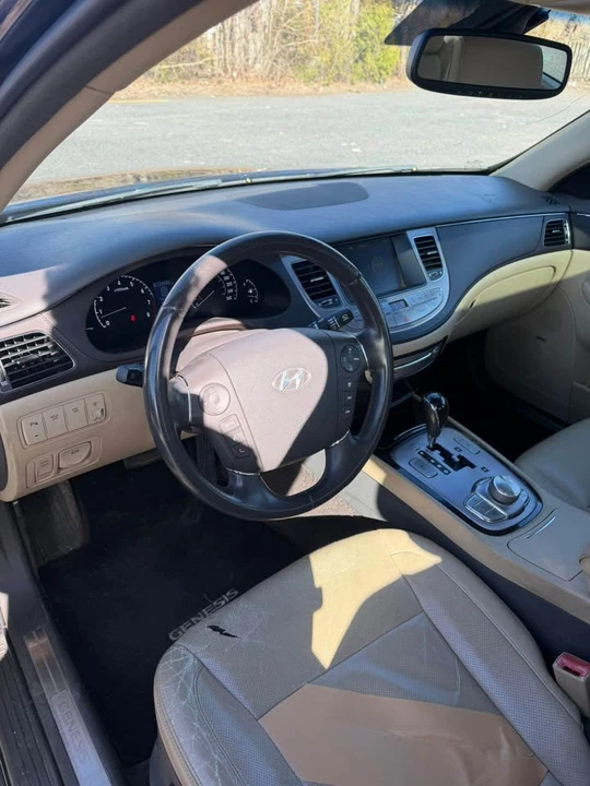 2011 Hyundai Genesis - Image 12 of 15