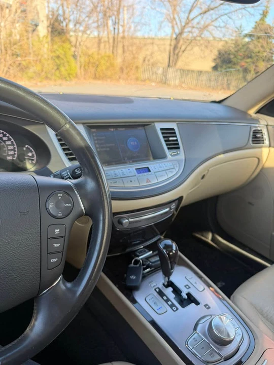 2011 Hyundai Genesis - Image 6 of 15