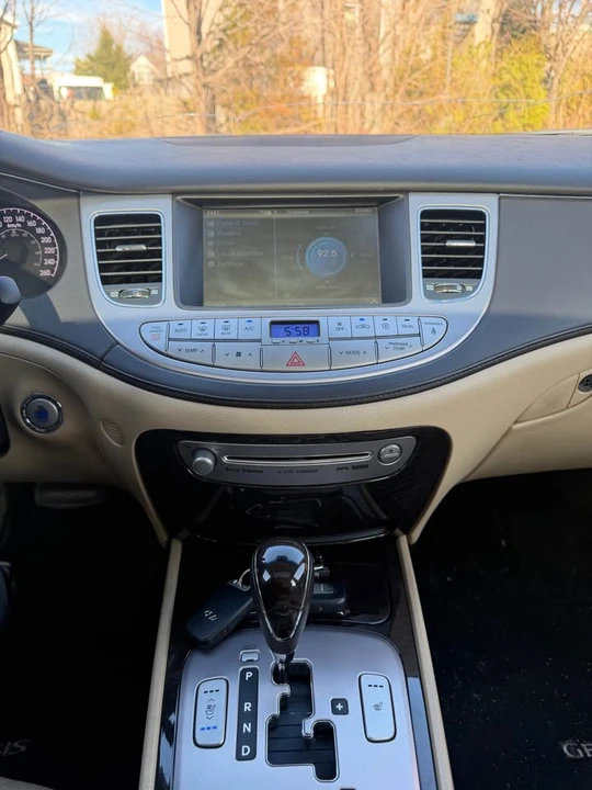 2011 Hyundai Genesis - Image 15 of 18