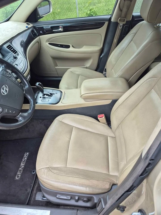 2011 Hyundai Genesis - Image 6 of 7