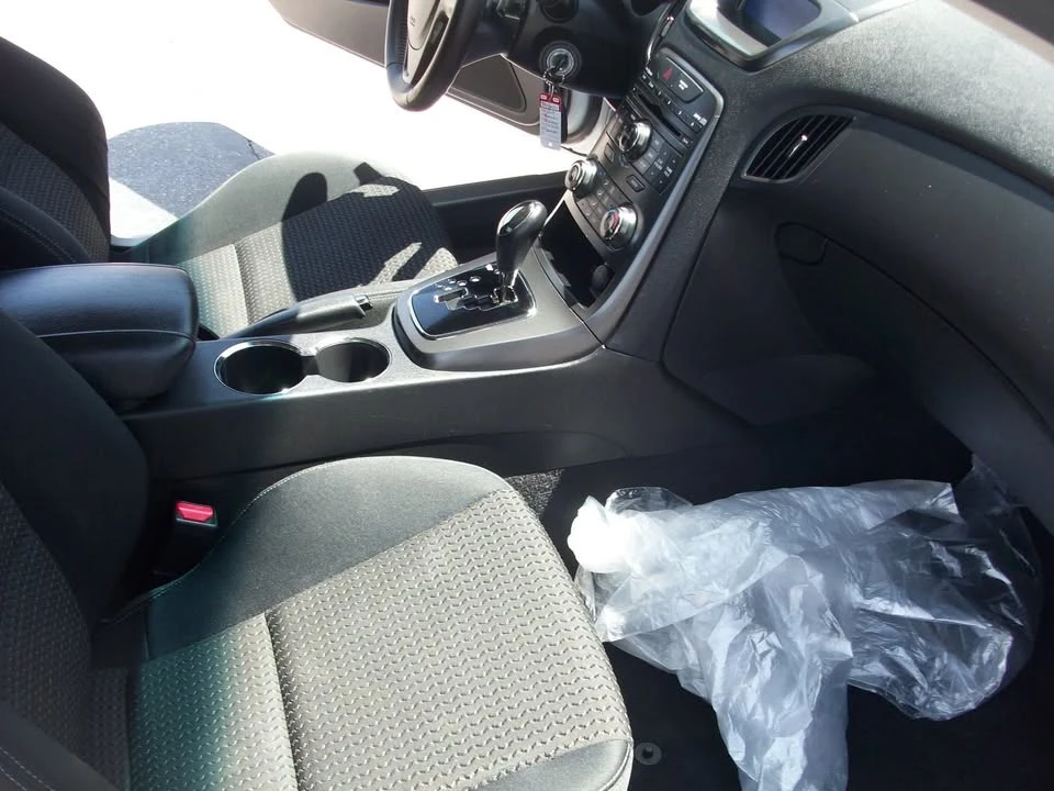 2011 Hyundai Genesis - Image 16 of 20