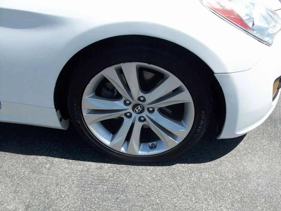 2011 Hyundai Genesis - Image 7 of 20