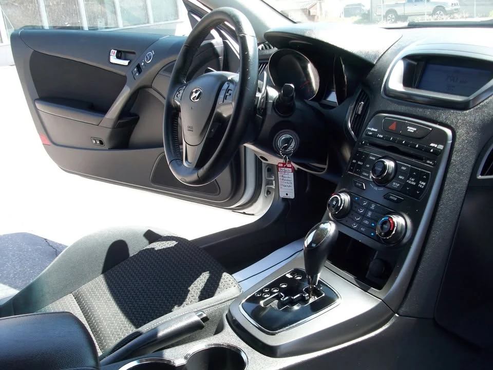 2011 Hyundai Genesis - Image 6 of 20
