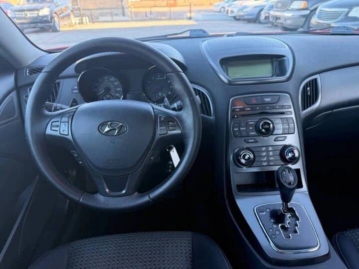 2011 Hyundai Genesis - Image 11 of 17