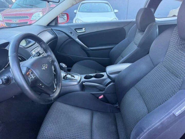 2011 Hyundai Genesis - Image 10 of 17