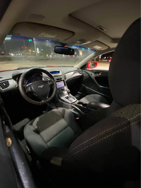 2011 Hyundai Genesis Coupe - Image 6 of 8