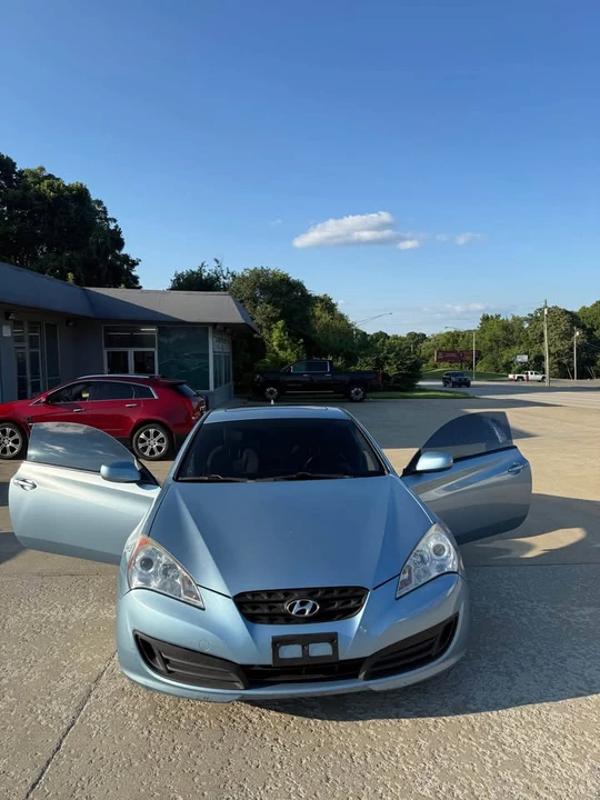 2011 Hyundai Genesis Coupe - Image 4 of 8