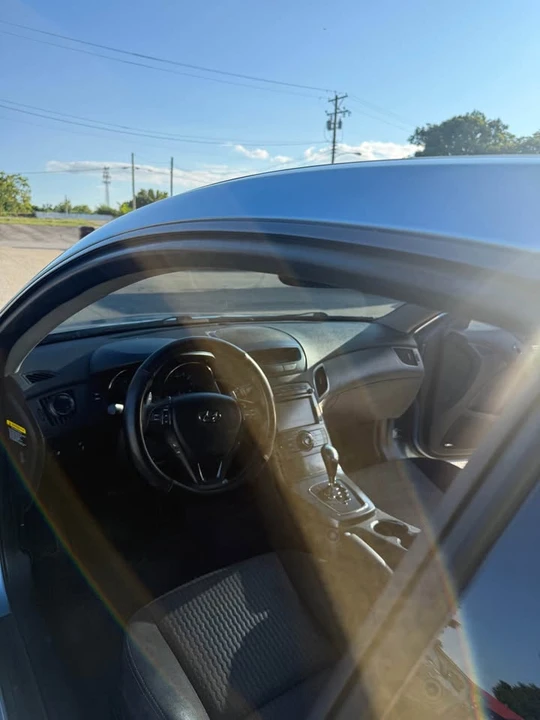 2011 Hyundai Genesis Coupe - Image 2 of 8