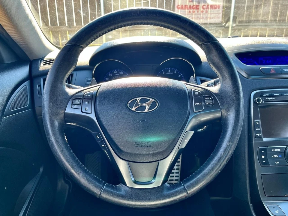 2011 Hyundai Genesis - Image 12 of 28