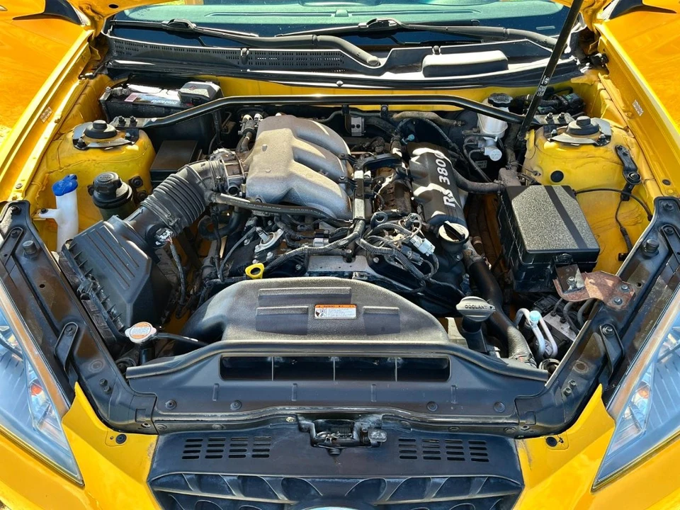 2011 Hyundai Genesis - Image 22 of 28