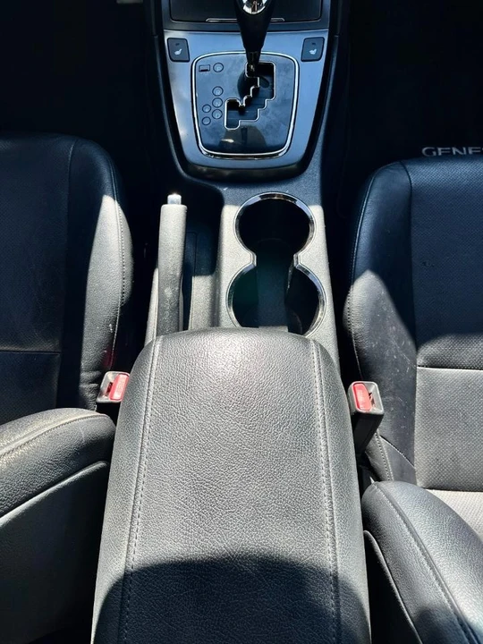 2011 Hyundai Genesis - Image 15 of 28