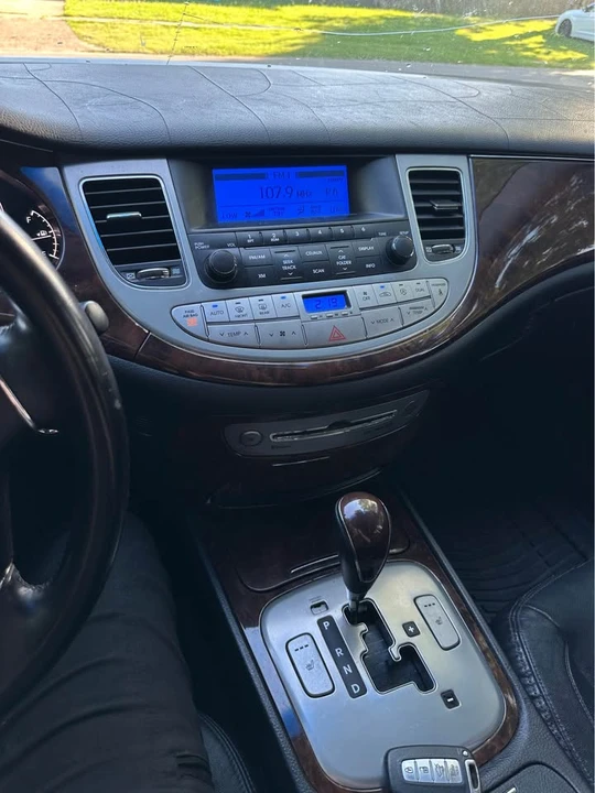 2011 Hyundai Genesis - Image 4 of 11