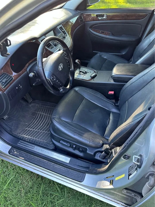 2011 Hyundai Genesis - Image 6 of 11