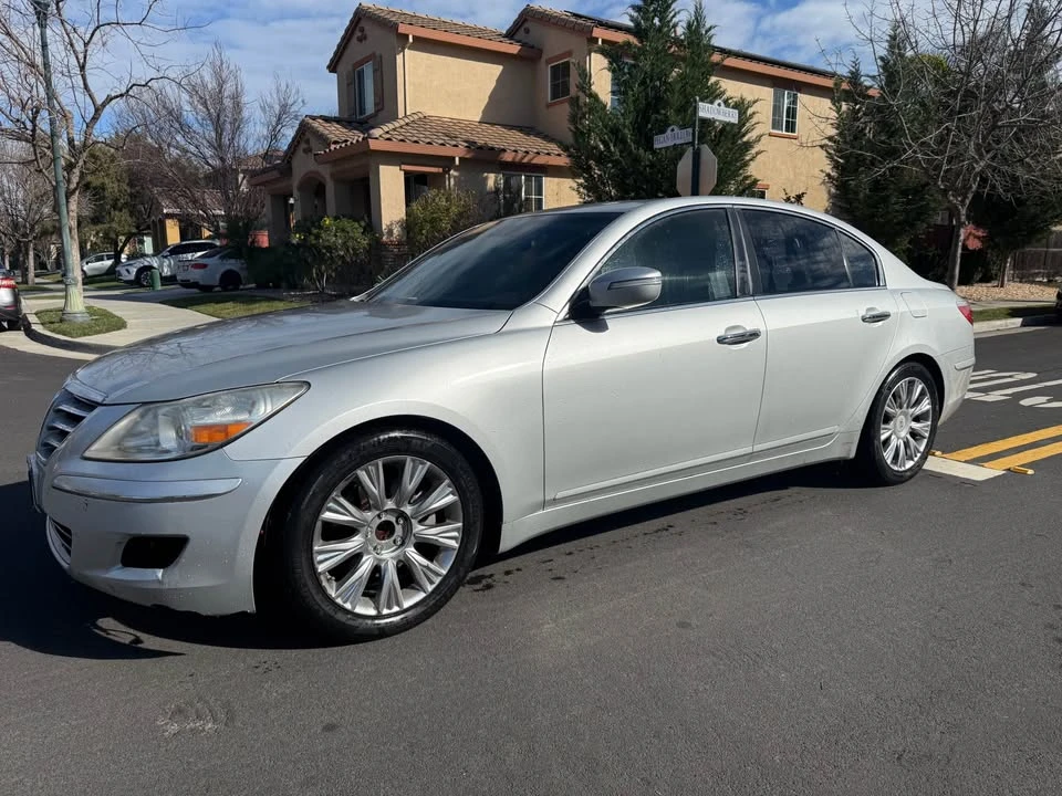 2011 Hyundai Genesis - Image 2 of 6