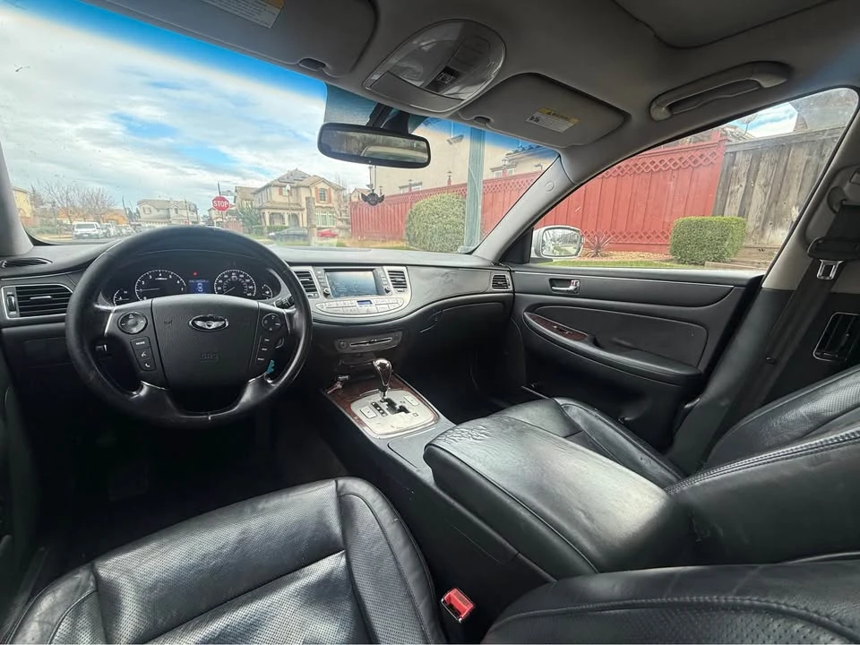 2011 Hyundai Genesis - Image 5 of 6
