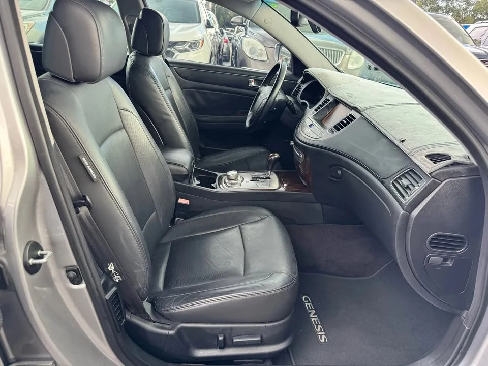 2011 Hyundai Genesis - Image 17 of 20