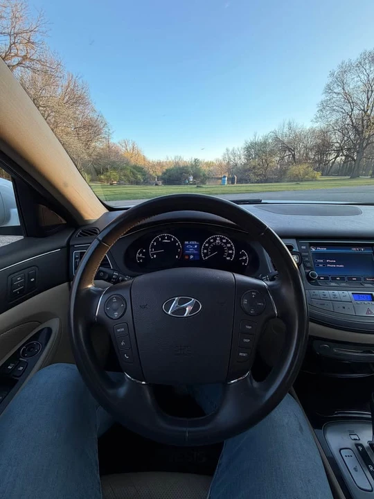 2011 Hyundai Genesis - Image 12 of 13
