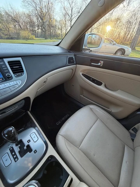 2011 Hyundai Genesis - Image 10 of 13