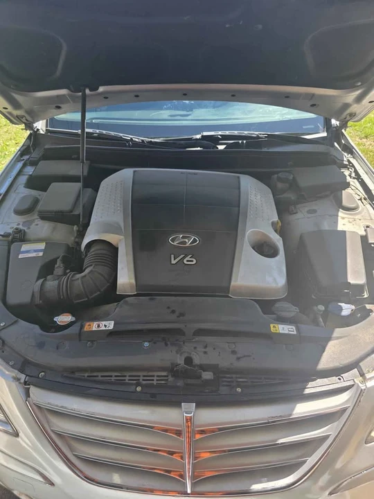 2011 Hyundai Genesis - Image 2 of 5