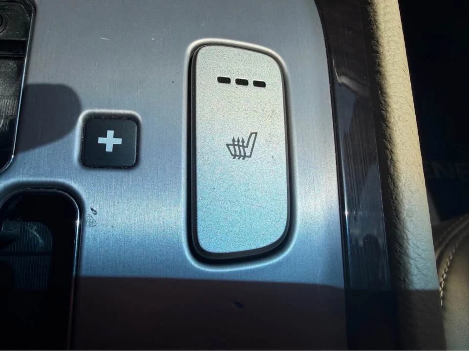 2011 Hyundai Genesis - Image 15 of 17