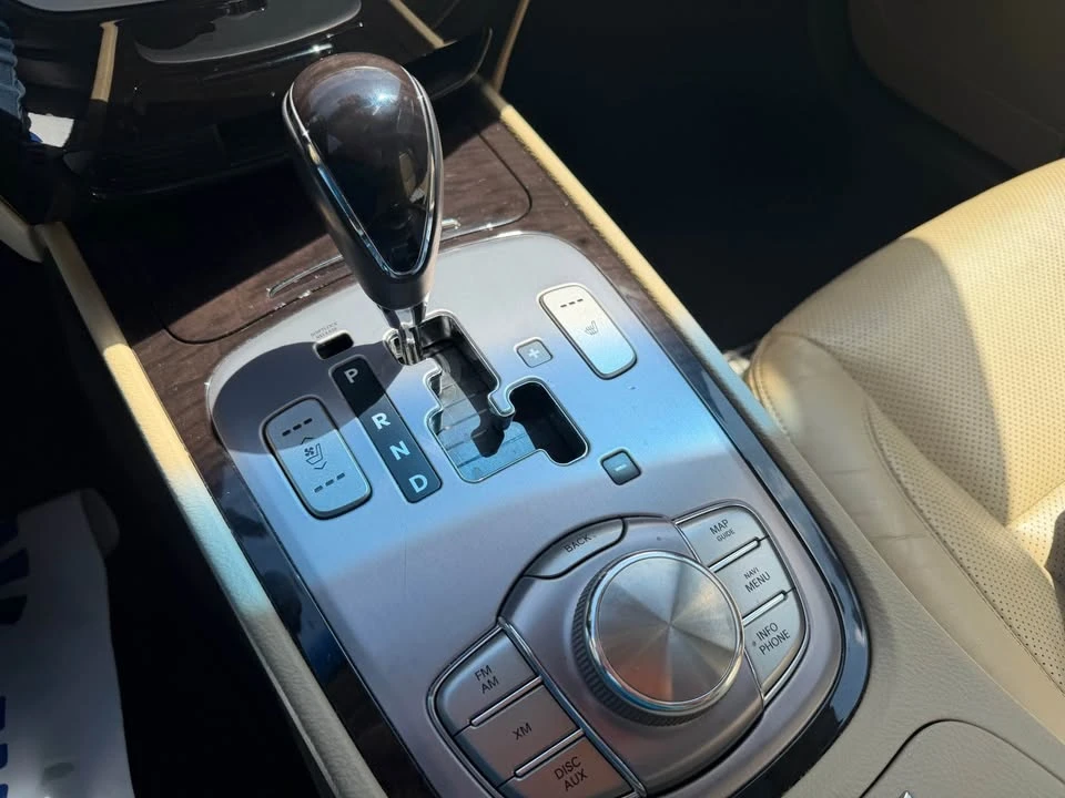 2011 Hyundai Genesis - Image 13 of 17