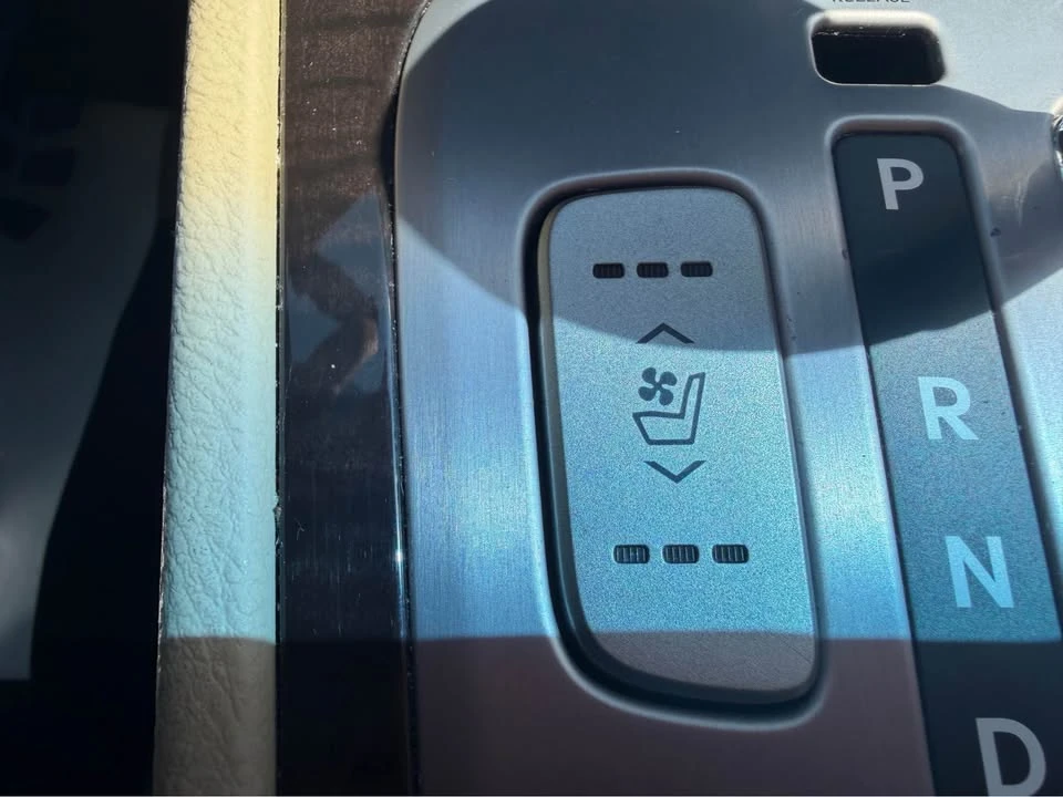 2011 Hyundai Genesis - Image 14 of 17