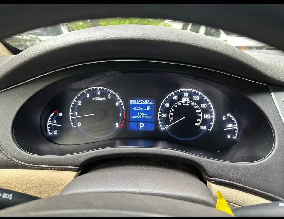 2011 Hyundai Genesis - Image 12 of 14