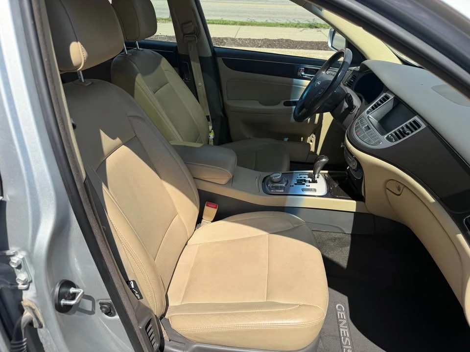 2011 Hyundai Genesis - Image 10 of 17