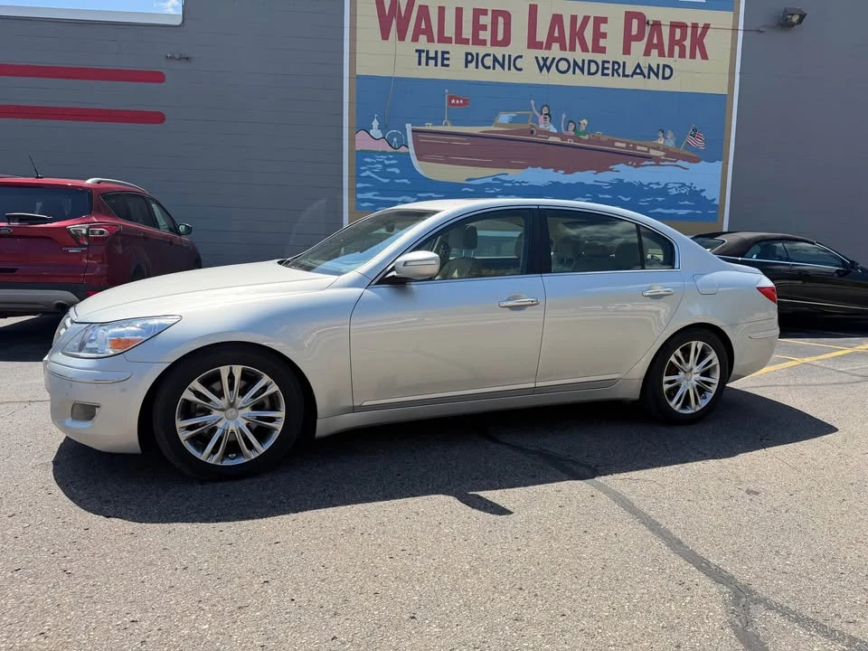 2011 Hyundai Genesis - Image 2 of 17