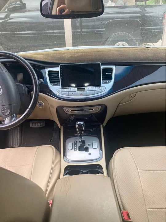 2011 Hyundai Genesis - Image 6 of 7