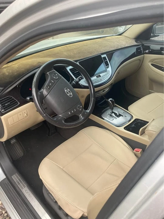 2011 Hyundai Genesis - Image 5 of 7