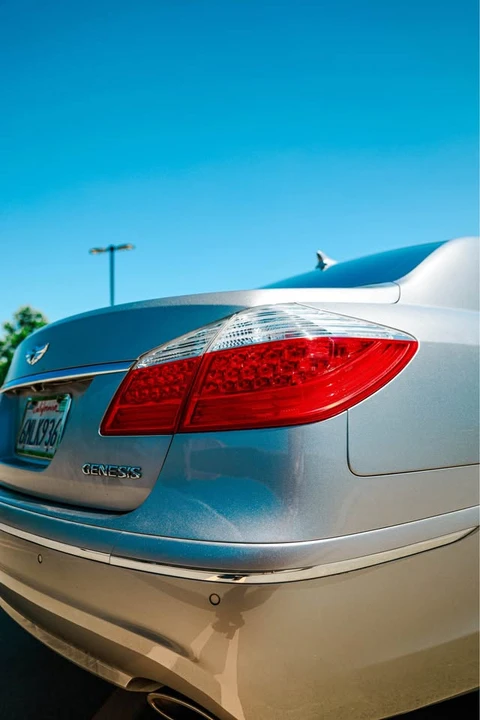 2011 Hyundai Genesis - Image 7 of 16
