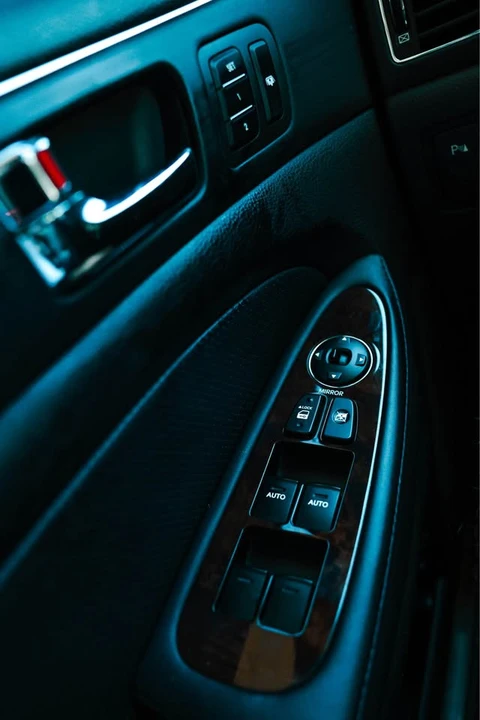 2011 Hyundai Genesis - Image 12 of 16