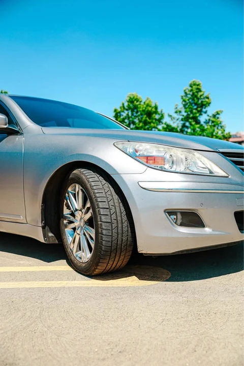 2011 Hyundai Genesis - Image 8 of 16