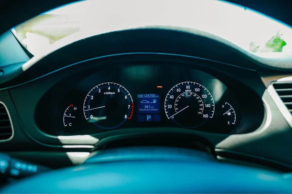 2011 Hyundai Genesis - Image 11 of 16