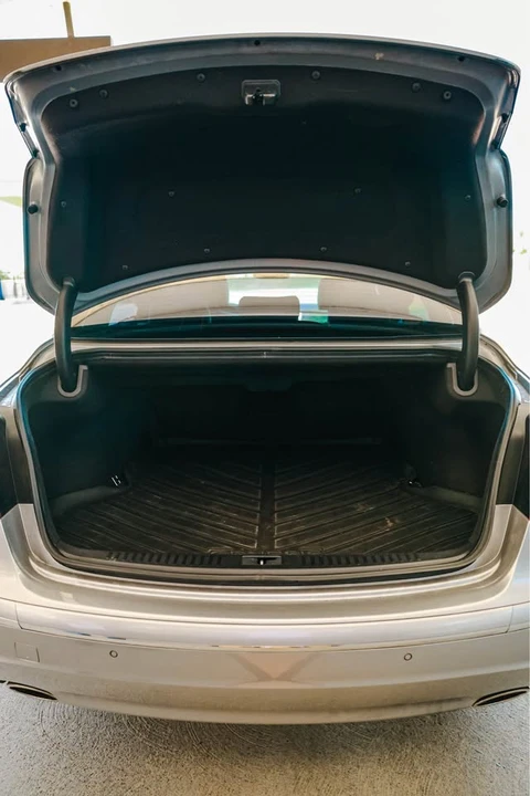 2011 Hyundai Genesis - Image 16 of 16
