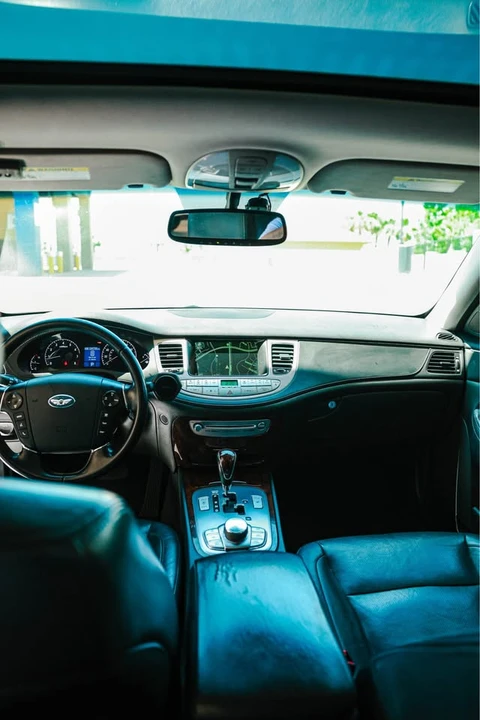 2011 Hyundai Genesis - Image 13 of 16