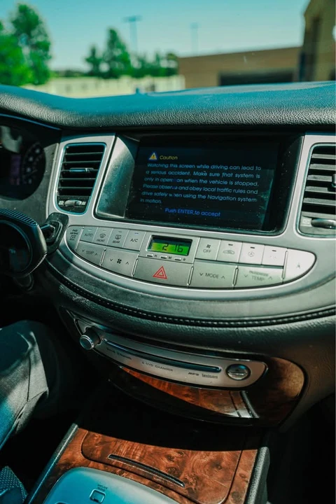 2011 Hyundai Genesis - Image 10 of 16