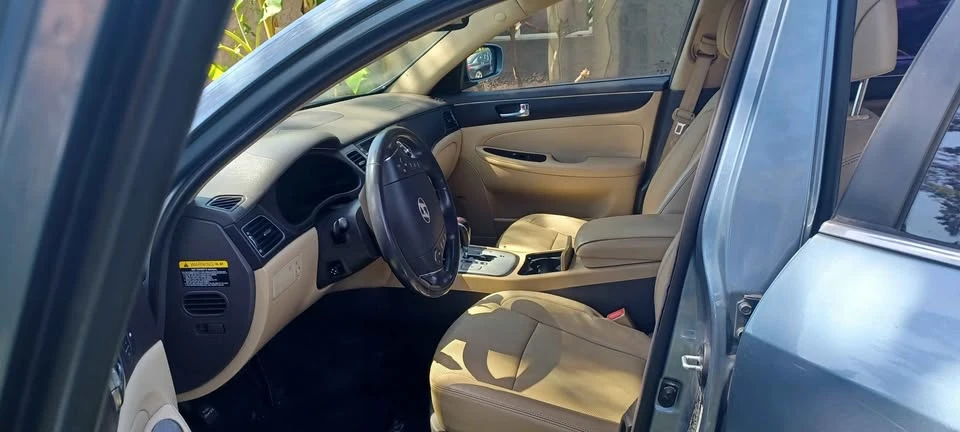 2011 Hyundai Genesis - Image 7 of 18