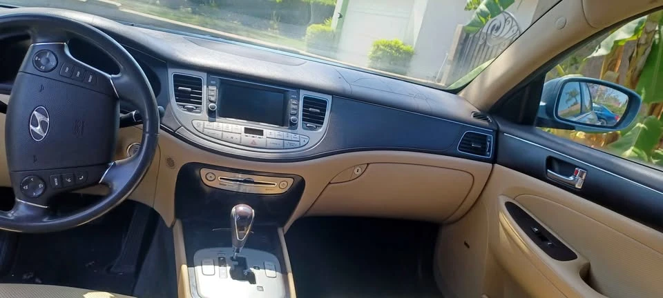 2011 Hyundai Genesis - Image 12 of 18