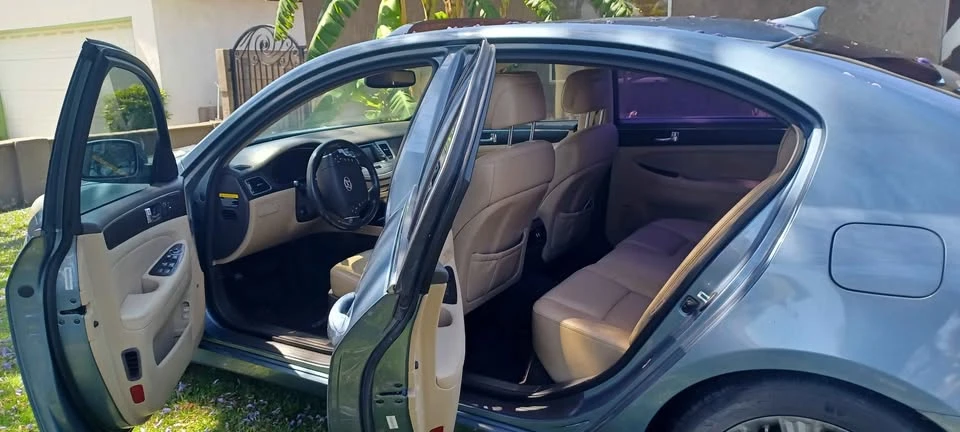 2011 Hyundai Genesis - Image 10 of 18