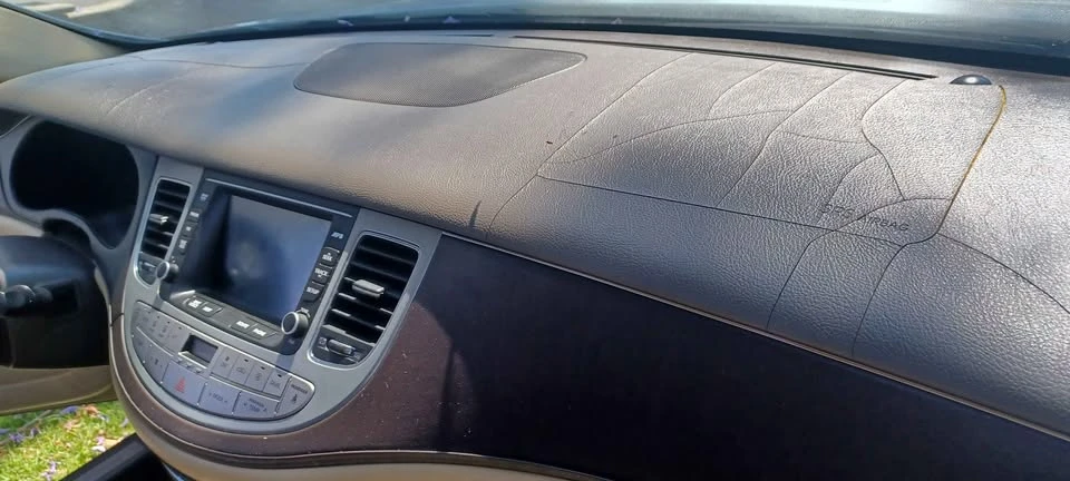 2011 Hyundai Genesis - Image 14 of 18