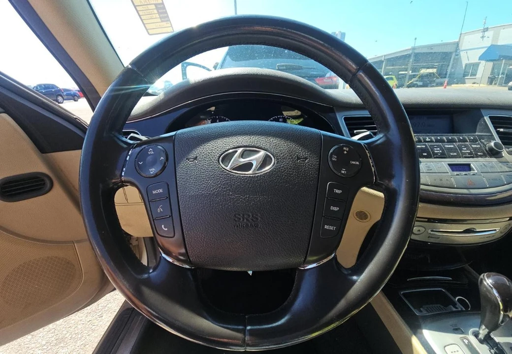 2011 Hyundai Genesis - Image 12 of 17
