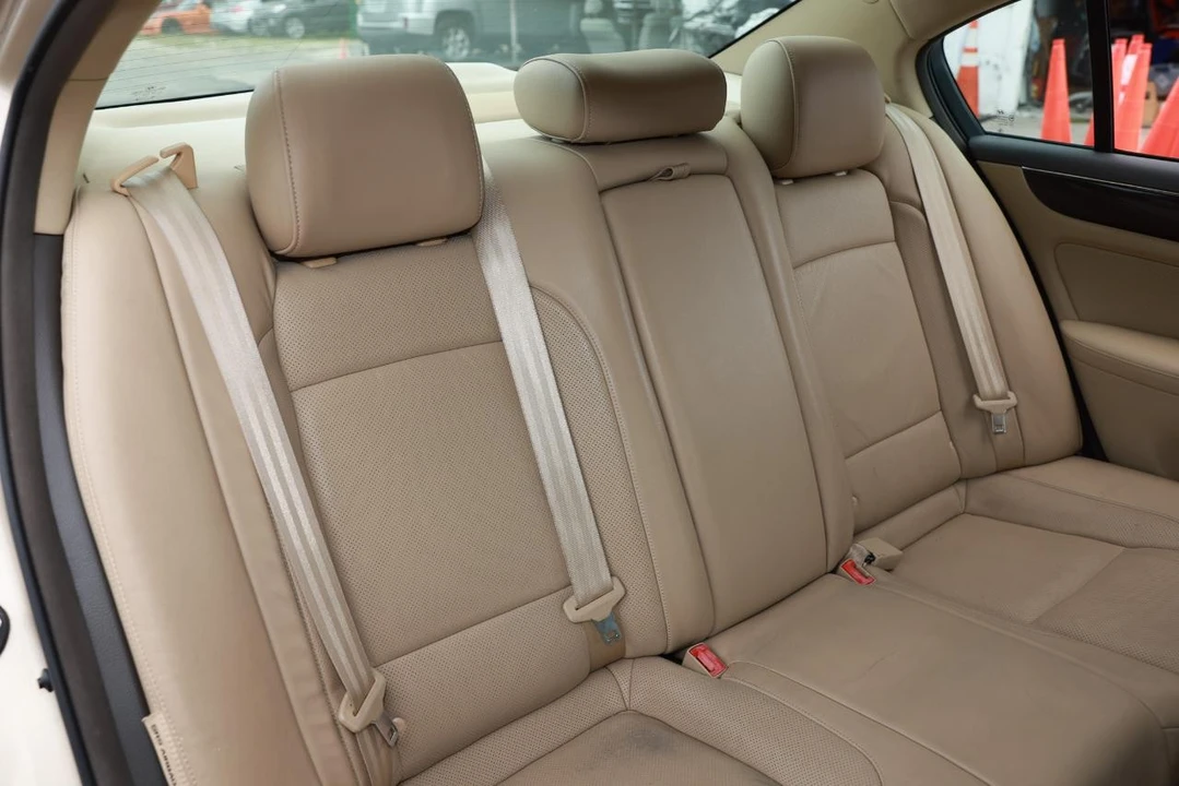 2011 Hyundai Genesis - Image 14 of 31